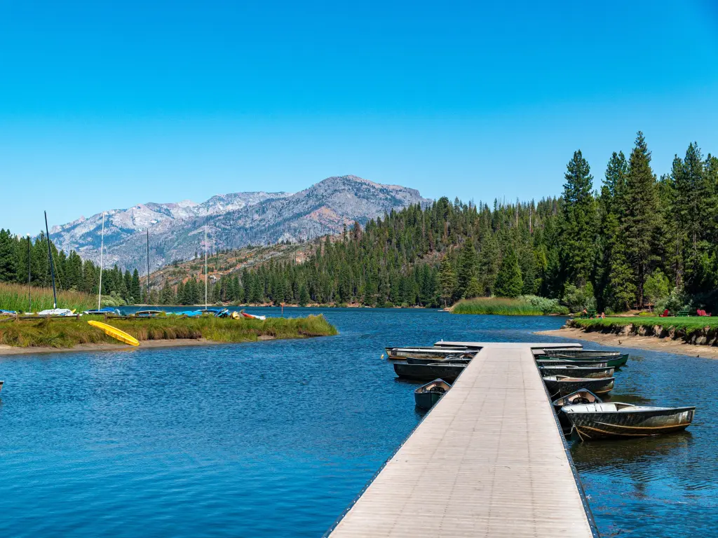 Beautiful blue lake in Kings Canyon National Park on a sunny day